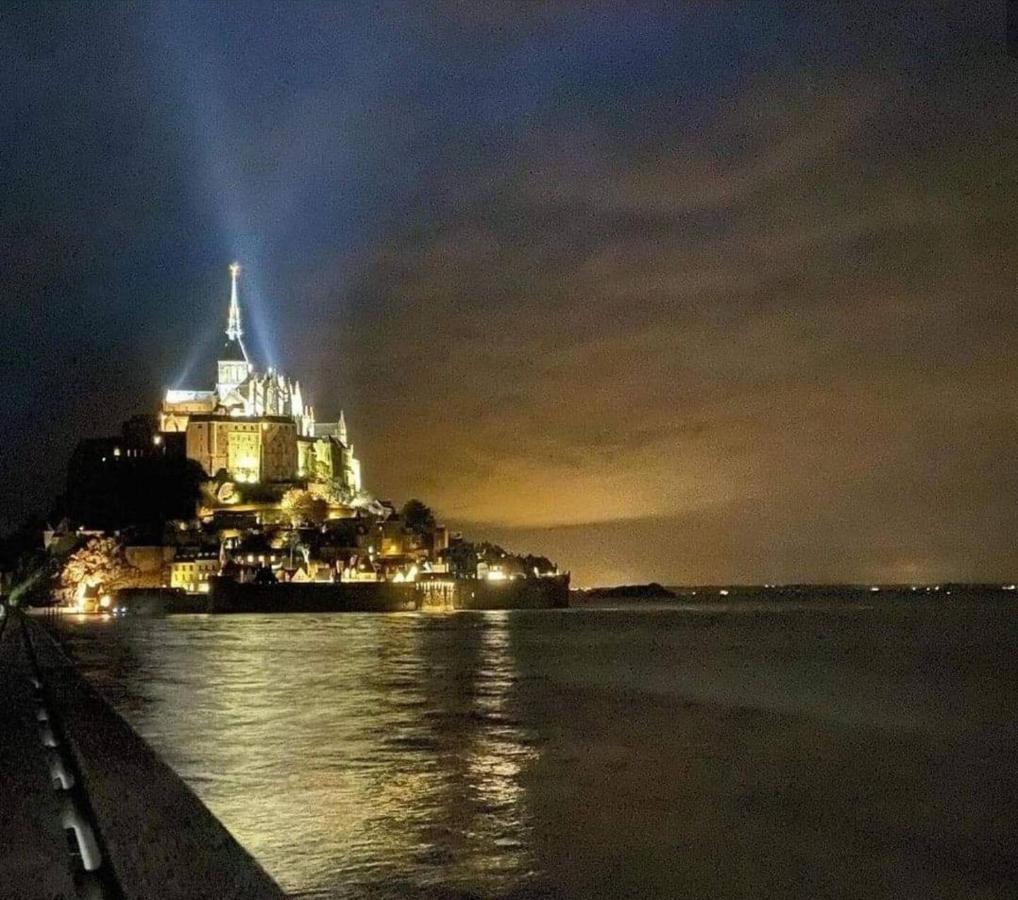Appartement Le petit nid du Mont Saint Michel à Pontorson Extérieur photo